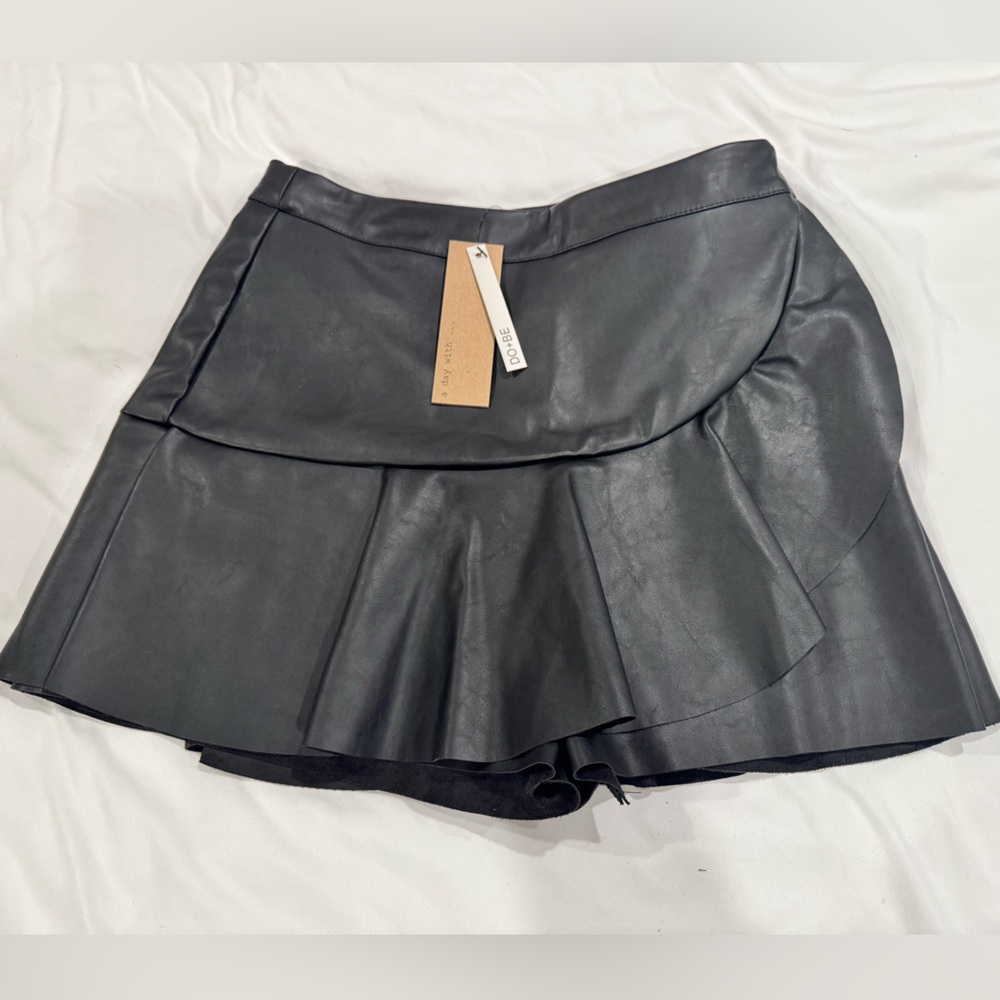 NWT Chic Black Faux Leather Skort